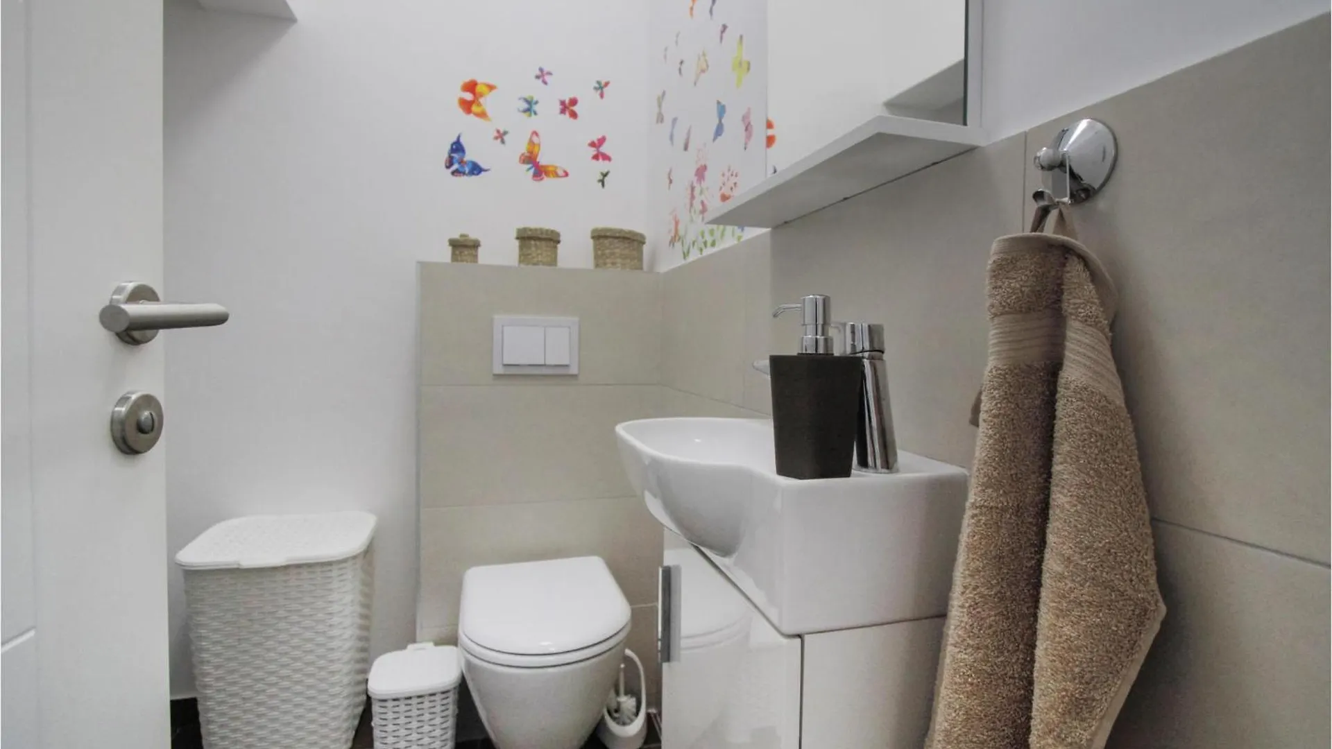 Beautiful Apartment In Okrug Gornji With Kitchen Trogir
