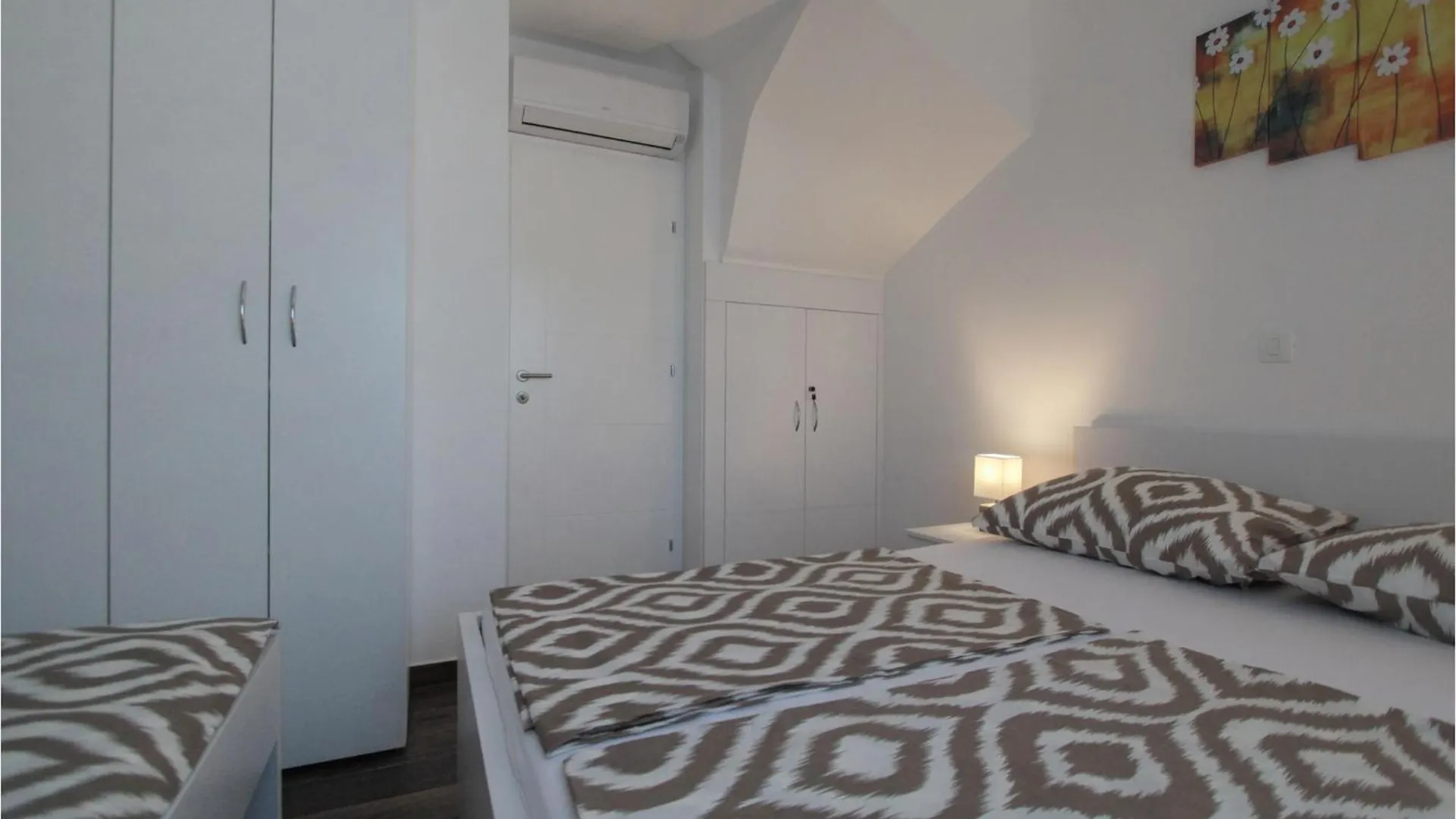 Beautiful Apartment In Okrug Gornji With Kitchen Trogir 0*,
